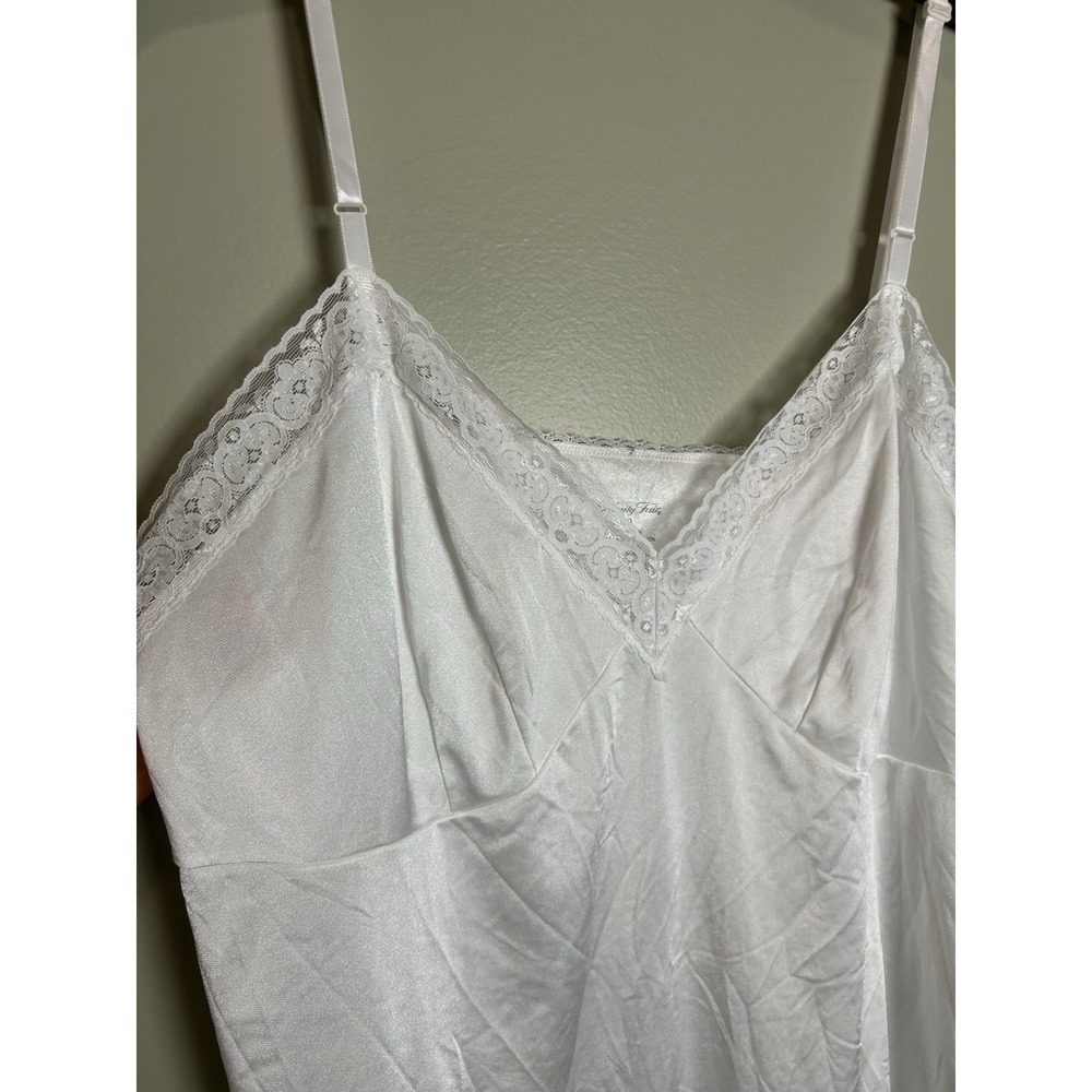 Vanity Fair Women's Size 40 White Lace Satin Cami slip Top Adjustable Straps EUC - Picture 4 of 11